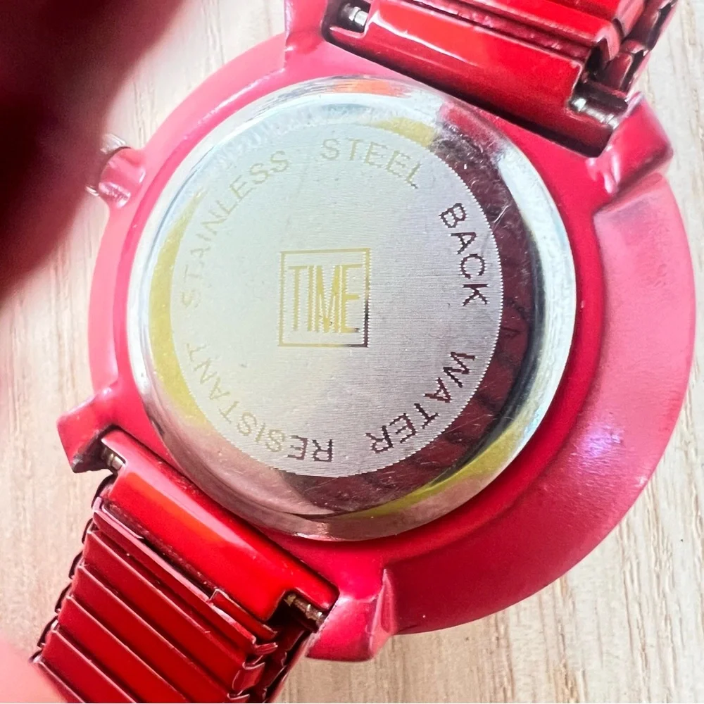 Time ladies red and white bracelet watch NEW BATTERY